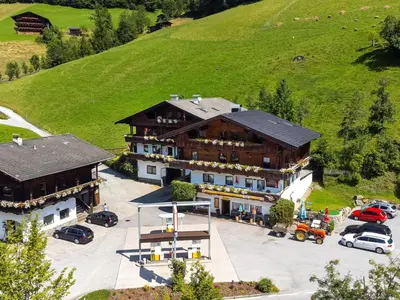 Das Gebäude in dem sich das Ferienhaus befindet