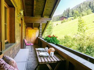 Ein allgemeiner Bergblick oder ein Berglick von der Ferienwohnung aus