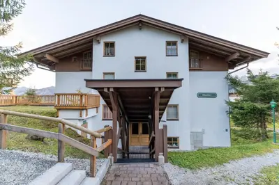 Das Gebäude in dem sich die Ferienwohnung befindet