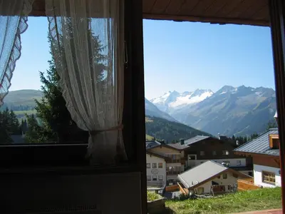 Ein allgemeiner Bergblick oder ein Berglick von der Ferienwohnung aus