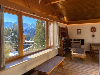 Ein allgemeiner Bergblick oder ein Berglick von des Ferienhauses aus