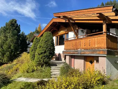 Das Gebäude in dem sich das Ferienhaus befindet