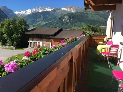 Ein allgemeiner Bergblick oder ein Berglick von der Ferienwohnung aus