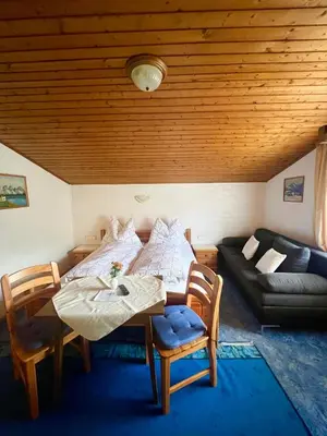 Ein Sitzbereich in der Unterkunft Pension Haus Georg