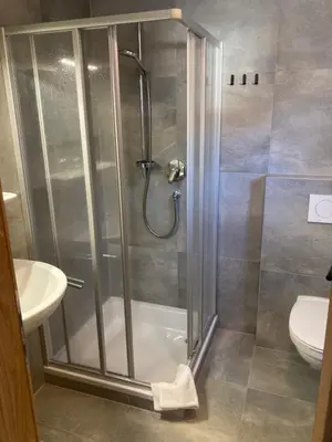 Ein Badezimmer in der Unterkunft Pension Haus Georg