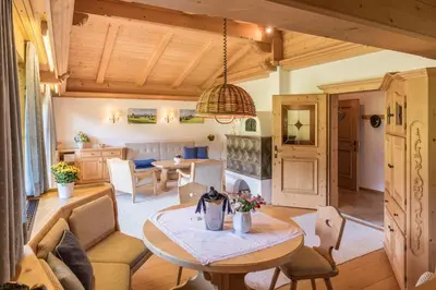 Ein Sitzbereich in der Unterkunft Ferienwohnung Neuhaus