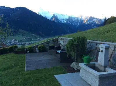 Ein allgemeiner Bergblick oder ein Berglick von der Ferienwohnung aus