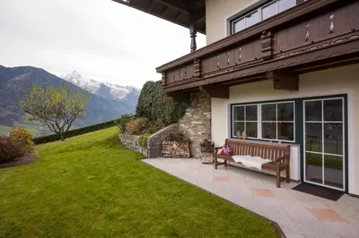 Ein allgemeiner Bergblick oder ein Berglick von der Ferienwohnung aus
