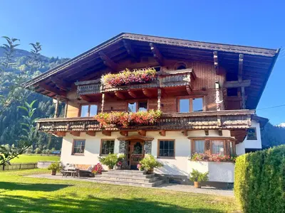 Ein Garten an der Unterkunft Apartment Katharina Schneeberger
