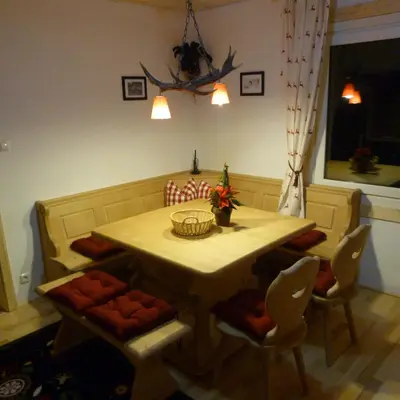 Ein Sitzbereich in der Unterkunft Jägerchalet