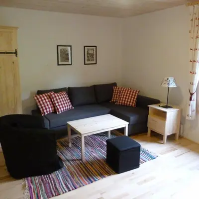 Ein Sitzbereich in der Unterkunft Jägerchalet