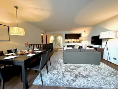 Ein Sitzbereich in der Unterkunft KITZ DELUXE SUITE 1 & 2 im Zentrum mit eigenem SPA & PARKEN by belle-stay