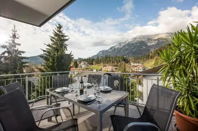 Ein allgemeiner Bergblick oder ein Berglick von der Ferienwohnung aus