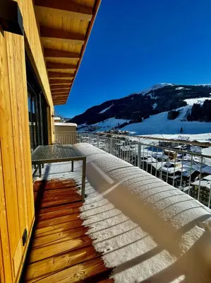 Ein allgemeiner Bergblick oder ein Berglick von der Ferienwohnung aus