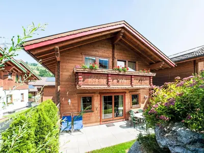 Das Gebäude in dem sich das Ferienhaus befindet