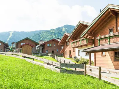 Ein allgemeiner Bergblick oder ein Berglick von des Ferienhauses aus