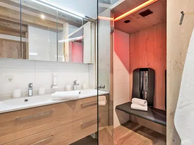Ein Badezimmer in der Unterkunft Apartment Resort Tirol Brixen 1 by Interhome
