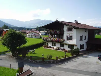 Ein allgemeiner Bergblick oder ein Berglick von der Ferienwohnung aus