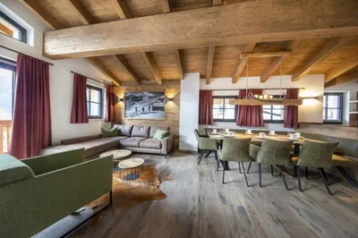 Ein Sitzbereich in der Unterkunft Chalet Bergzeit