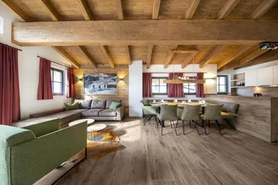 Ein Sitzbereich in der Unterkunft Chalet Bergzeit