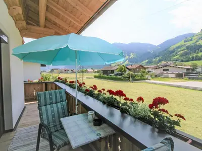 Ein allgemeiner Bergblick oder ein Berglick von der Ferienwohnung aus