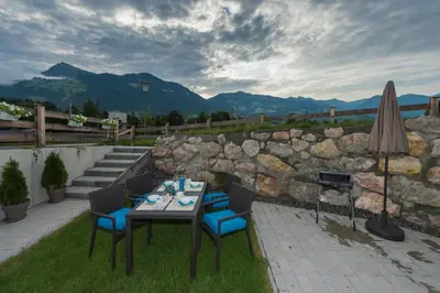 Ein allgemeiner Bergblick oder ein Berglick von der Ferienwohnung aus