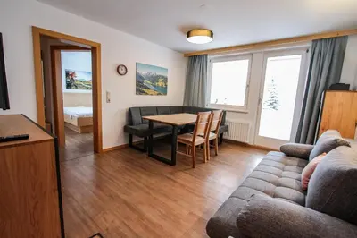 Ein Sitzbereich in der Unterkunft Ferienwohnung Königsleiten 121b - Top 1