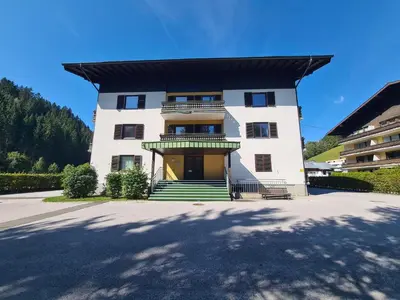 Das Gebäude in dem sich die Ferienwohnung befindet
