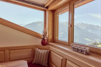 Ein allgemeiner Bergblick oder ein Berglick von der Ferienwohnung aus