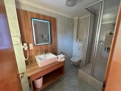 Ein Badezimmer in der Unterkunft Pension Edelweiss