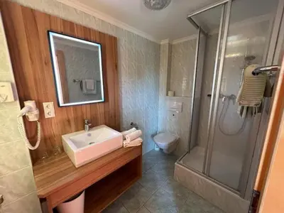 Ein Badezimmer in der Unterkunft Pension Edelweiss