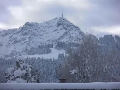 Ein allgemeiner Bergblick oder ein Berglick von der Ferienwohnung aus