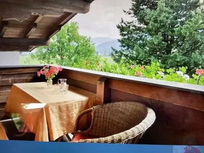 Ein Balkon oder eine Terrasse in der Unterkunft Appartement Foidl mit Kaiser & Hornblick