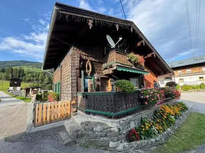 Das Gebäude in dem sich das Ferienhaus befindet