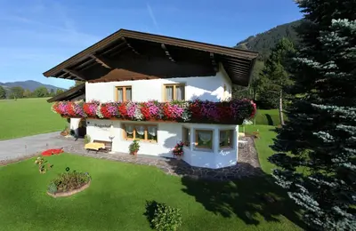 Ein Garten an der Unterkunft Rosenhof
