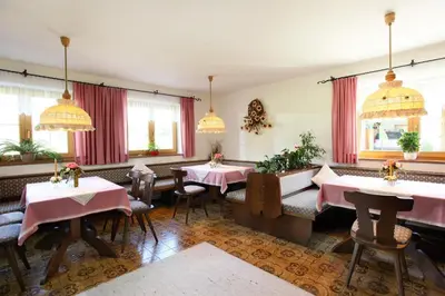 Ein Restaurant oder anderes Speiselokal in der Unterkunft Rosenhof