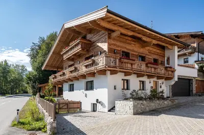 Das Gebäude in dem sich das Ferienhaus befindet