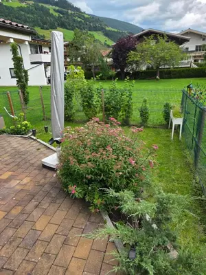 Ein Garten an der Unterkunft Chalet Fini