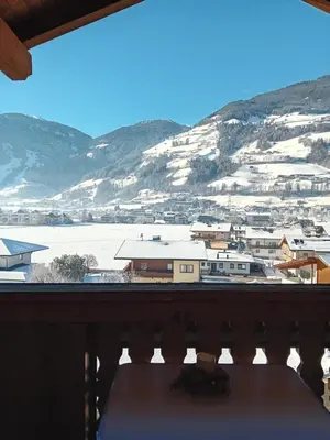 Ein allgemeiner Bergblick oder ein Berglick von der Ferienwohnung aus