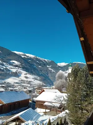 Ein allgemeiner Bergblick oder ein Berglick von der Ferienwohnung aus