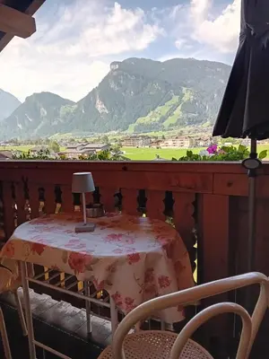 Ein allgemeiner Bergblick oder ein Berglick von der Ferienwohnung aus