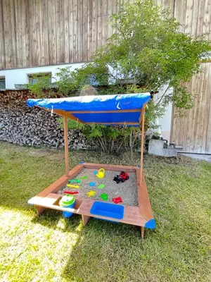 Ein Kinderspielbereich in der Unterkunft Ferienwohnung Bergblick