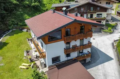 Das Gebäude in dem sich die Ferienwohnung befindet