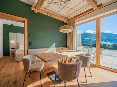 Ein allgemeiner Bergblick oder ein Berglick von der Ferienwohnung aus