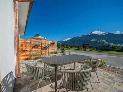 Ein allgemeiner Bergblick oder ein Berglick von des Chalets aus