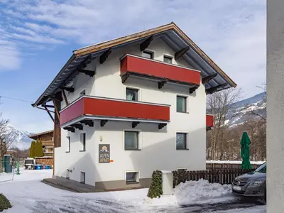 Ein allgemeiner Bergblick oder ein Berglick von des Ferienhauses aus