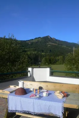 Ein allgemeiner Bergblick oder ein Berglick von der Ferienwohnung aus