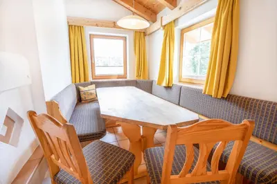 Ein Sitzbereich in der Unterkunft Chalet Hochkrimml 142