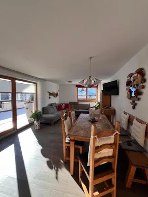 Ein Sitzbereich in der Unterkunft Apartment Sunshine Bruck am Ziller