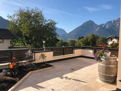 Ein allgemeiner Bergblick oder ein Berglick von der Ferienwohnung aus
